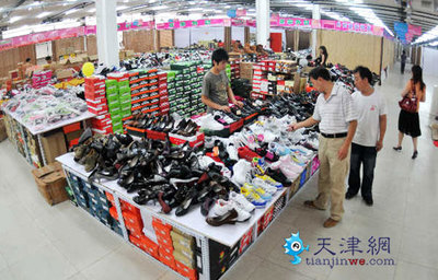 天環(huán)外貿(mào)服裝批發(fā)市場17日開業(yè)-服裝行業(yè)動態(tài)新聞-中國服裝人才網(wǎng)
